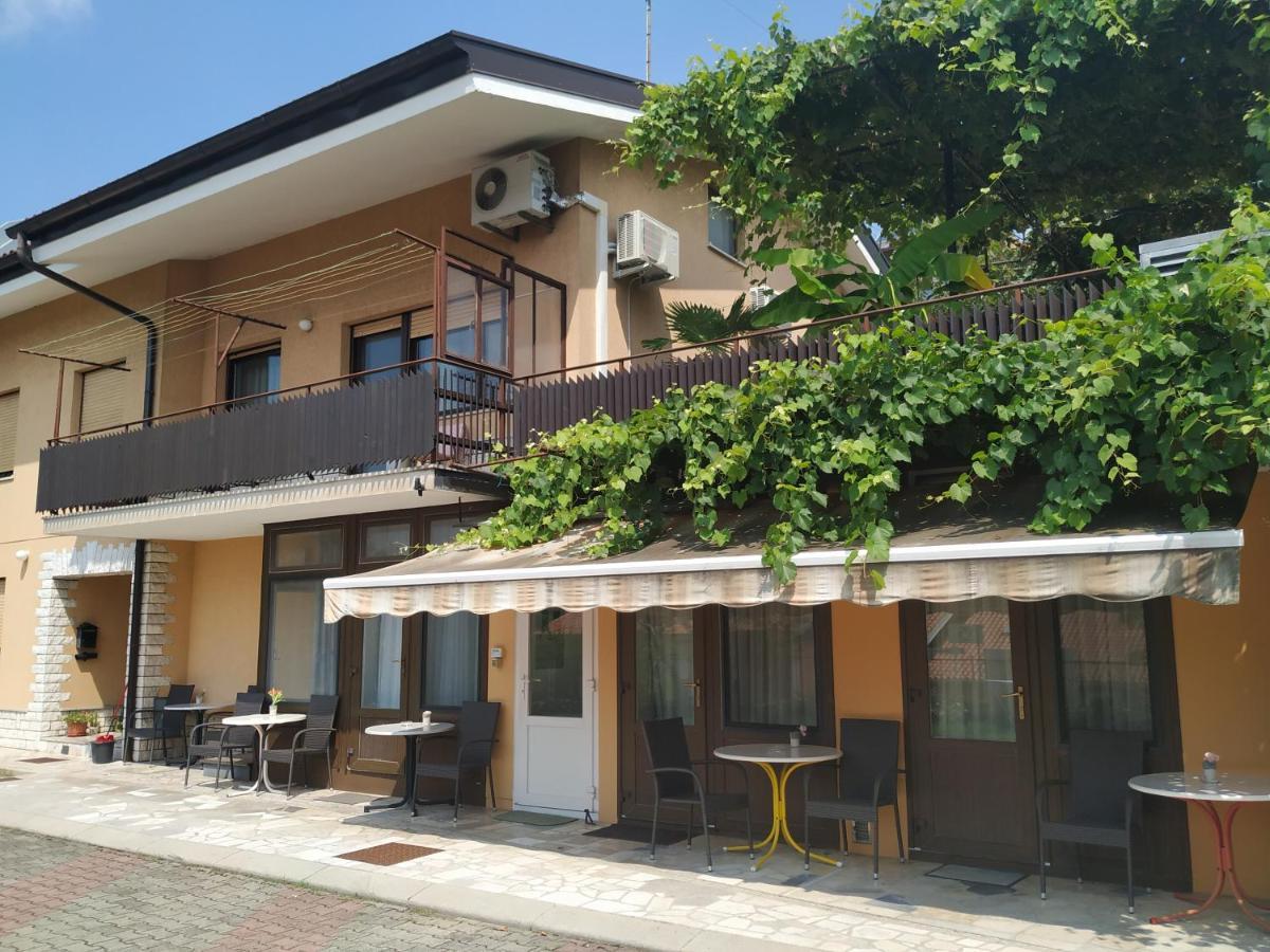 Accomodation Pertout Nova Gorica Extérieur photo